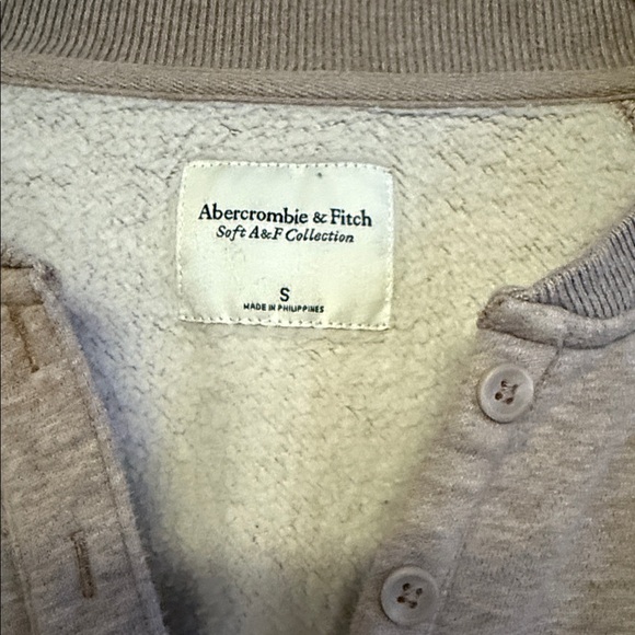Abercrombie & Fitch Button Sweatshirt - Picture 2 of 6